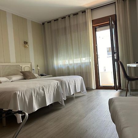 Hotel Marques De Santillana Torrelavega Kültér fotó