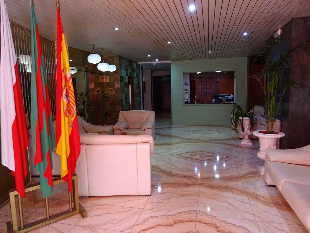Hotel Marques De Santillana Torrelavega Kültér fotó