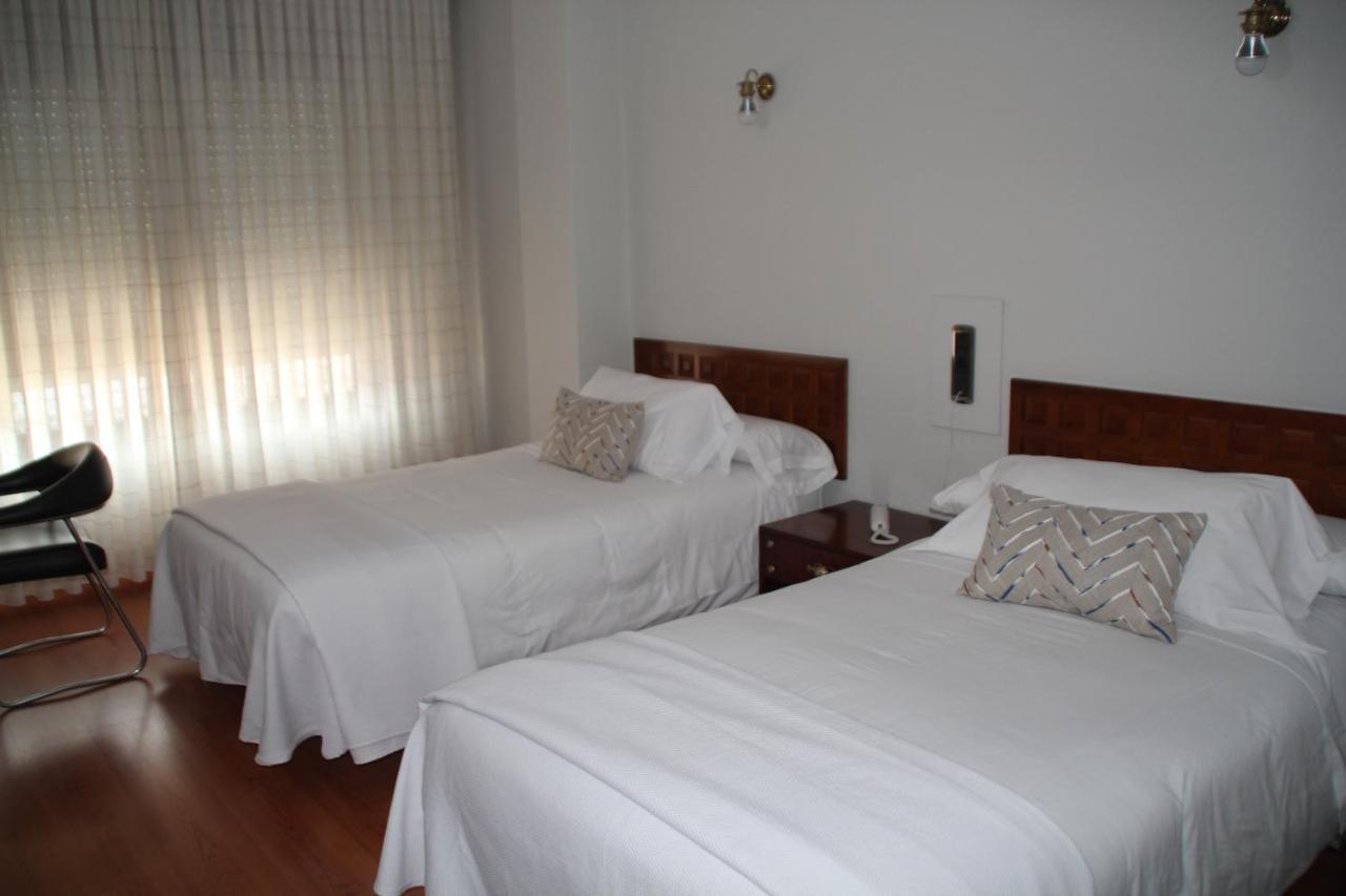 Hotel Marques De Santillana Torrelavega Kültér fotó