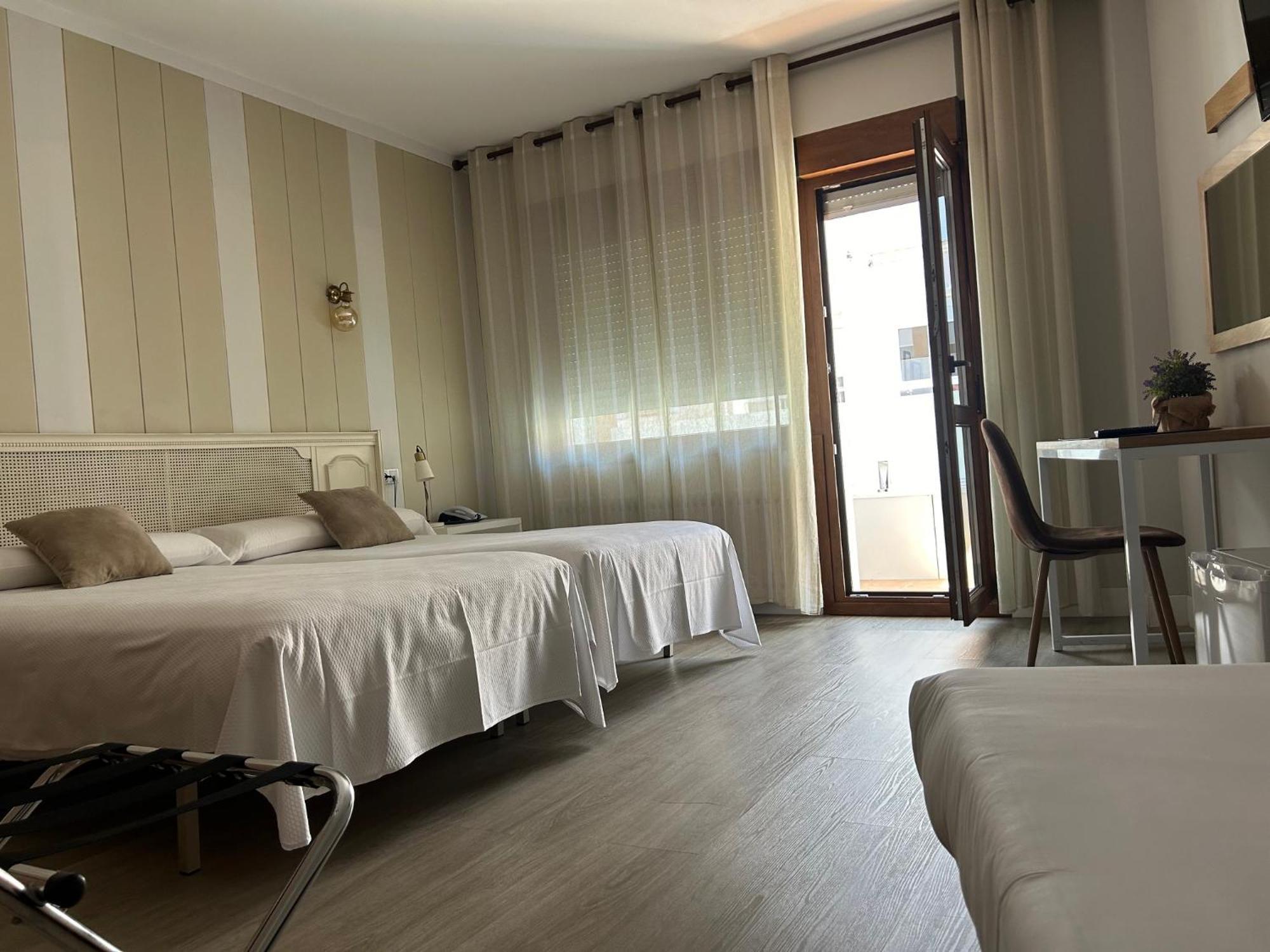 Hotel Marques De Santillana Torrelavega Kültér fotó