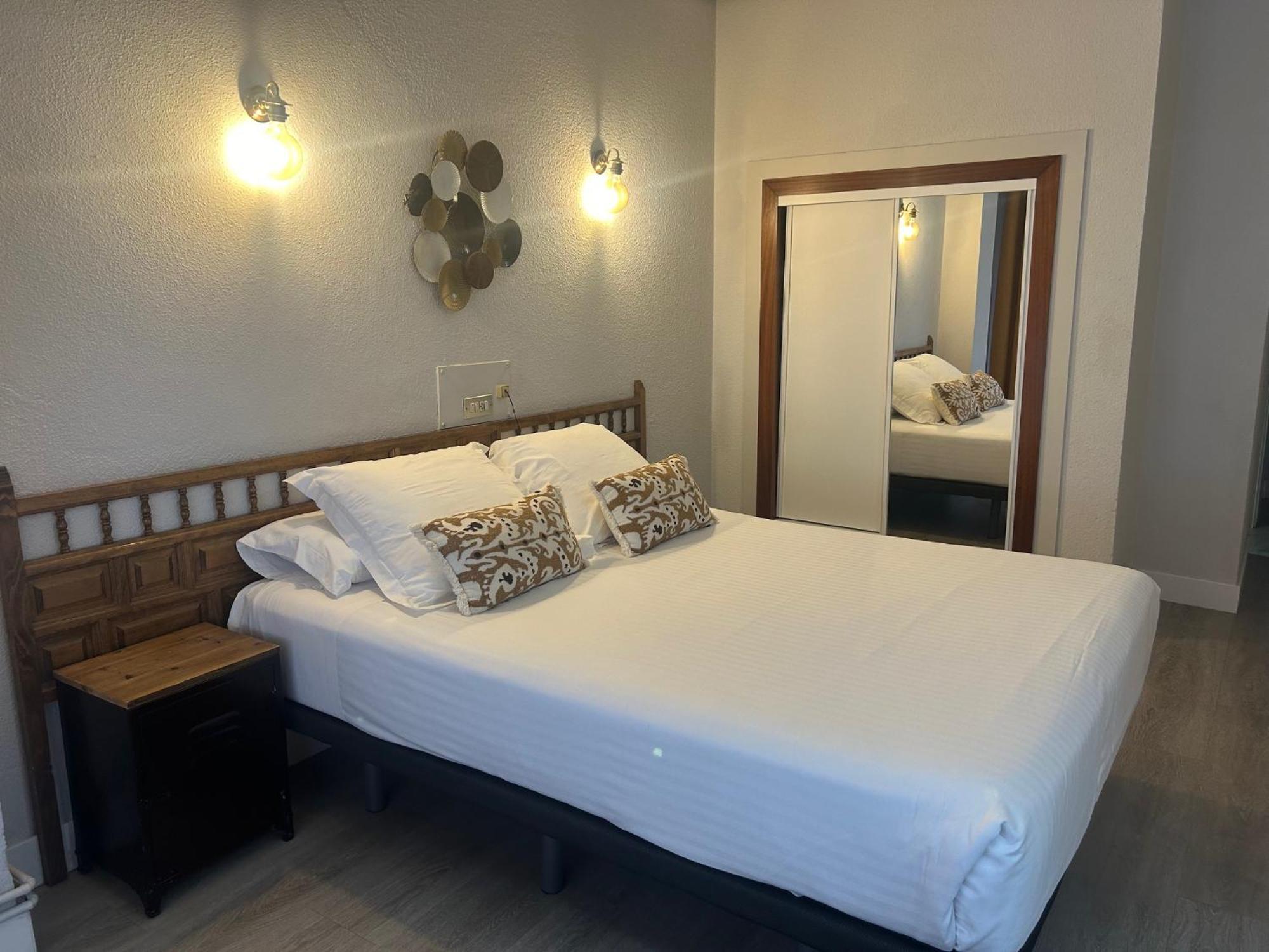 Hotel Marques De Santillana Torrelavega Kültér fotó