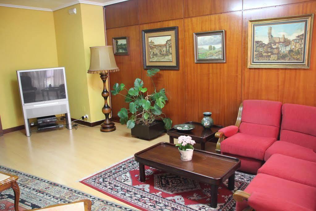 Hotel Marques De Santillana Torrelavega Kültér fotó