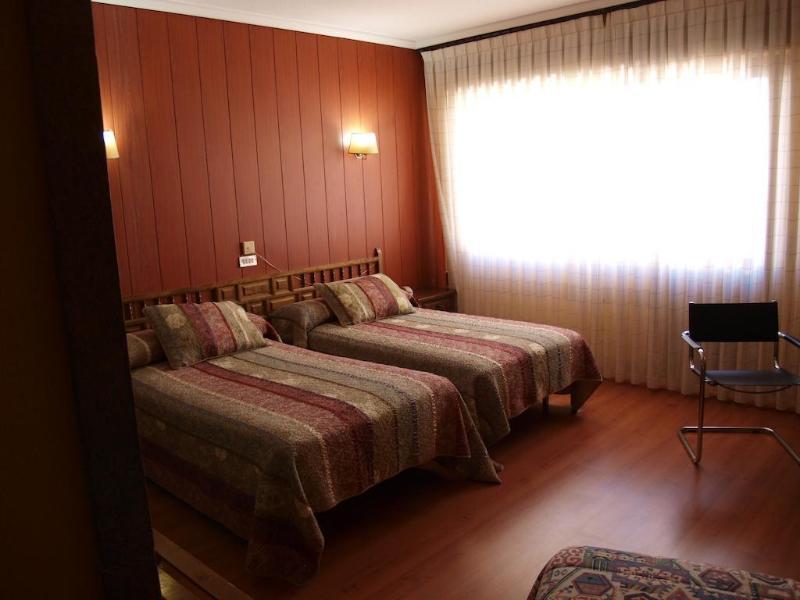 Hotel Marques De Santillana Torrelavega Kültér fotó