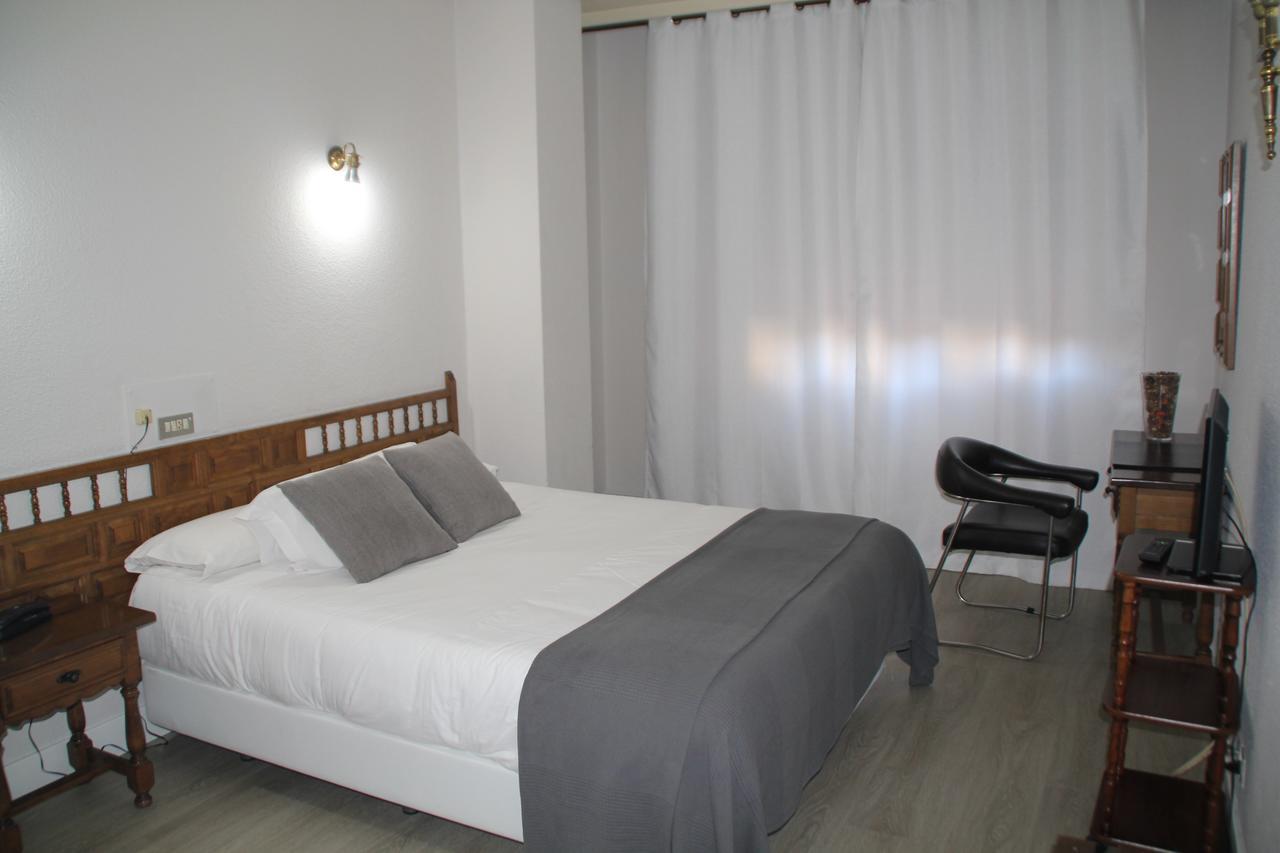 Hotel Marques De Santillana Torrelavega Kültér fotó