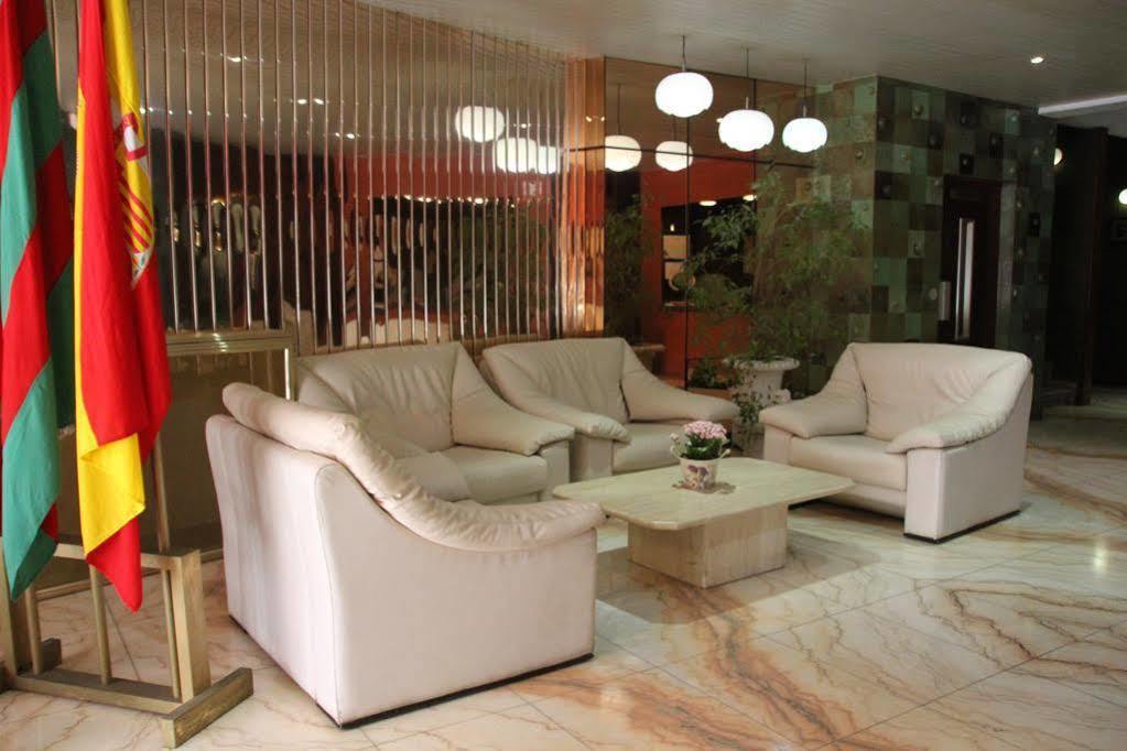 Hotel Marques De Santillana Torrelavega Kültér fotó