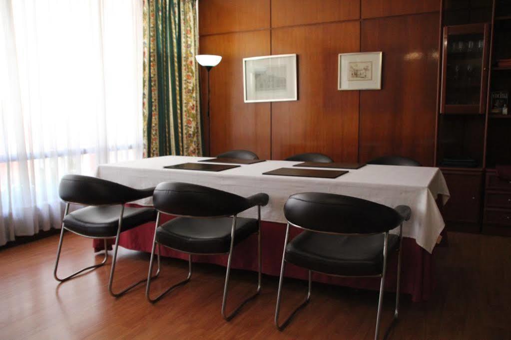 Hotel Marques De Santillana Torrelavega Kültér fotó