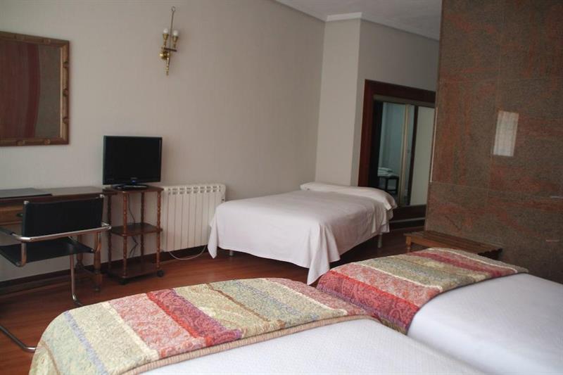 Hotel Marques De Santillana Torrelavega Kültér fotó