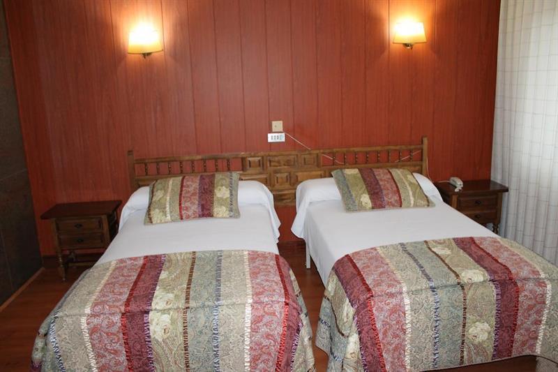 Hotel Marques De Santillana Torrelavega Kültér fotó