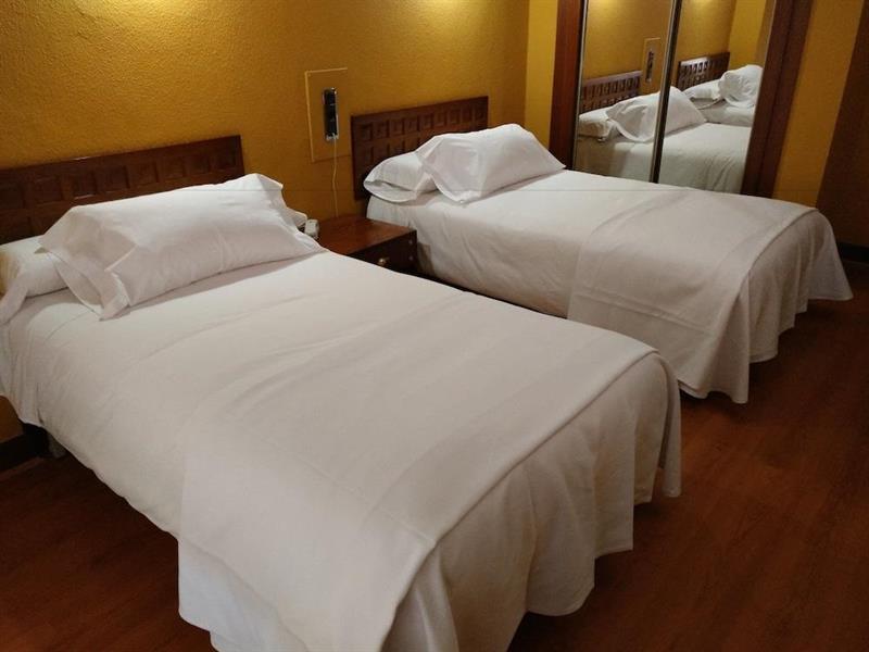 Hotel Marques De Santillana Torrelavega Kültér fotó