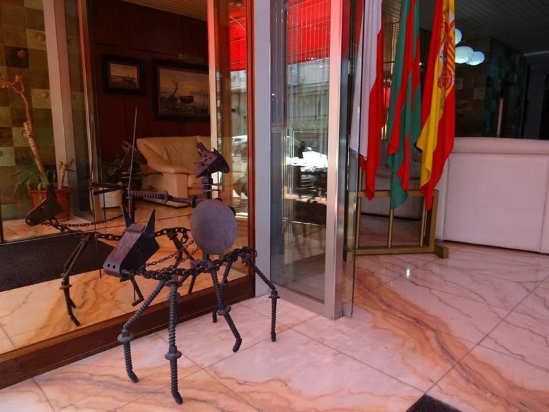 Hotel Marques De Santillana Torrelavega Kültér fotó