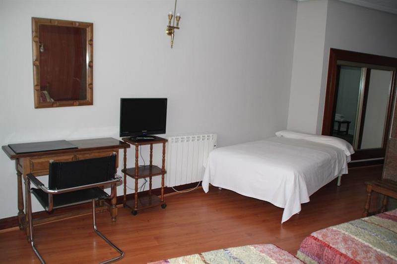 Hotel Marques De Santillana Torrelavega Kültér fotó