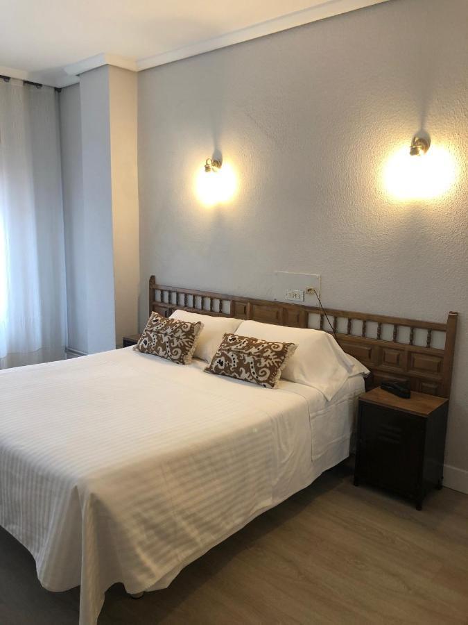 Hotel Marques De Santillana Torrelavega Kültér fotó