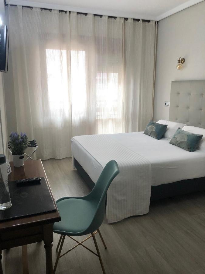 Hotel Marques De Santillana Torrelavega Kültér fotó