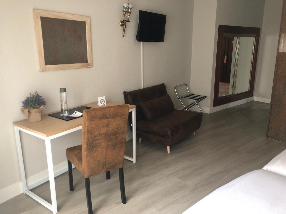 Hotel Marques De Santillana Torrelavega Kültér fotó