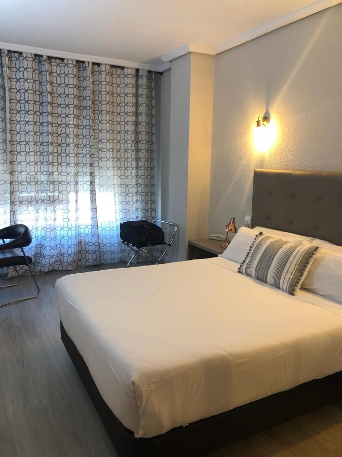 Hotel Marques De Santillana Torrelavega Kültér fotó