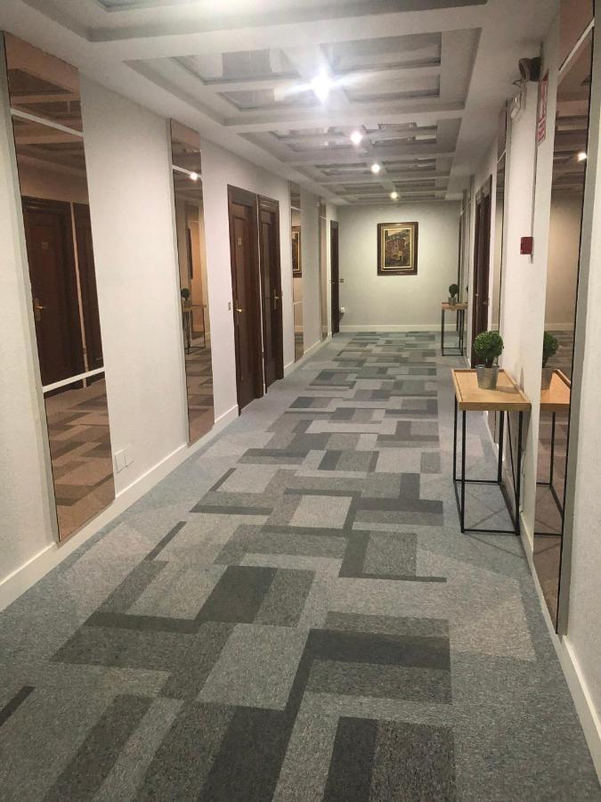 Hotel Marques De Santillana Torrelavega Kültér fotó